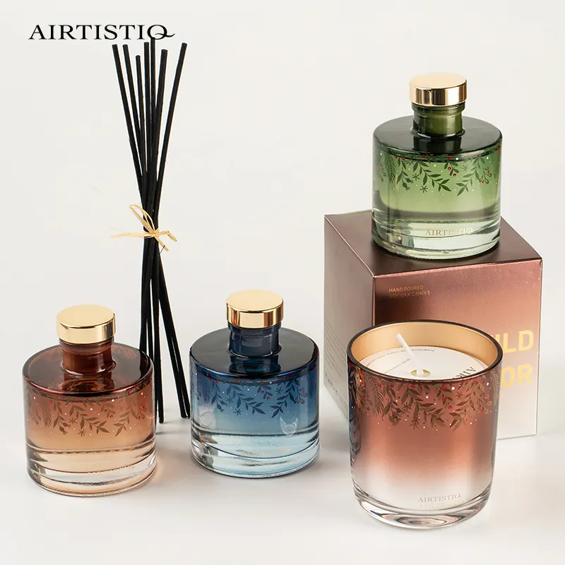 Parfum d'arbre de Noël et de neige personnalisé bouteille en verre vert de Noël ensembles de diffuseur de roseau de luxe avec boîte 130ML