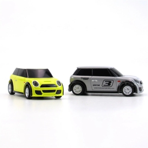 1/76ミニ電気自動車ターボレーシングRCRTR2.4G 2WD大人のクリスマスギフト用の完全比例制御LED軽自動車モデル
