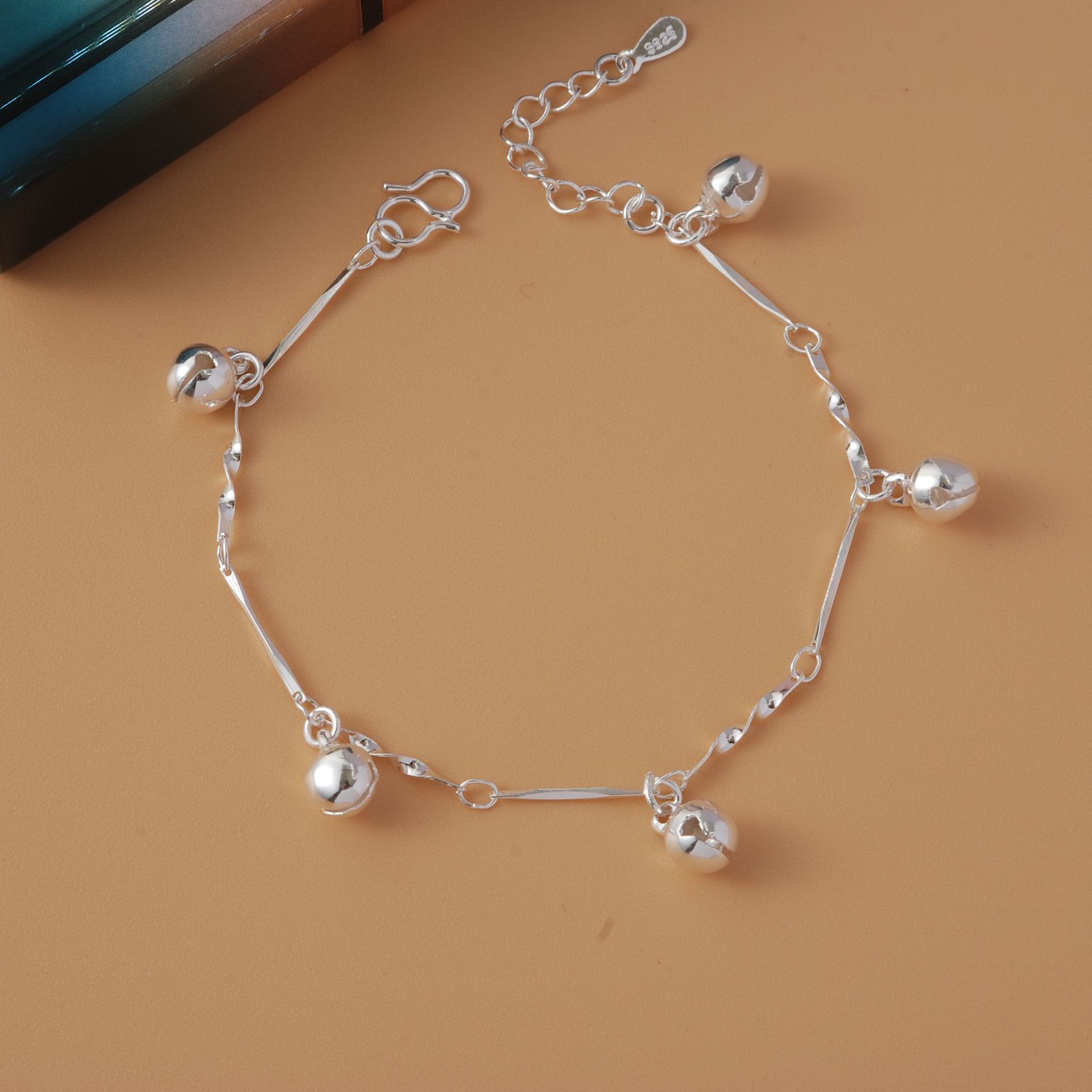 SL12 Cloche Tordue