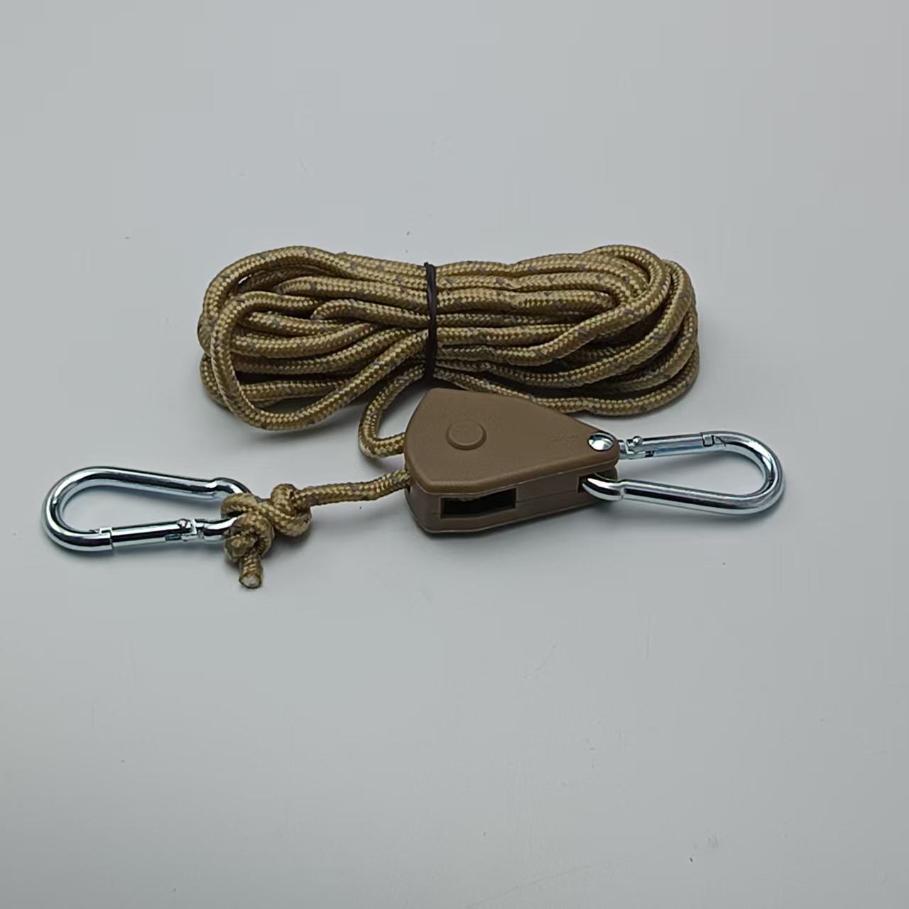 Reflective khaki pulley system