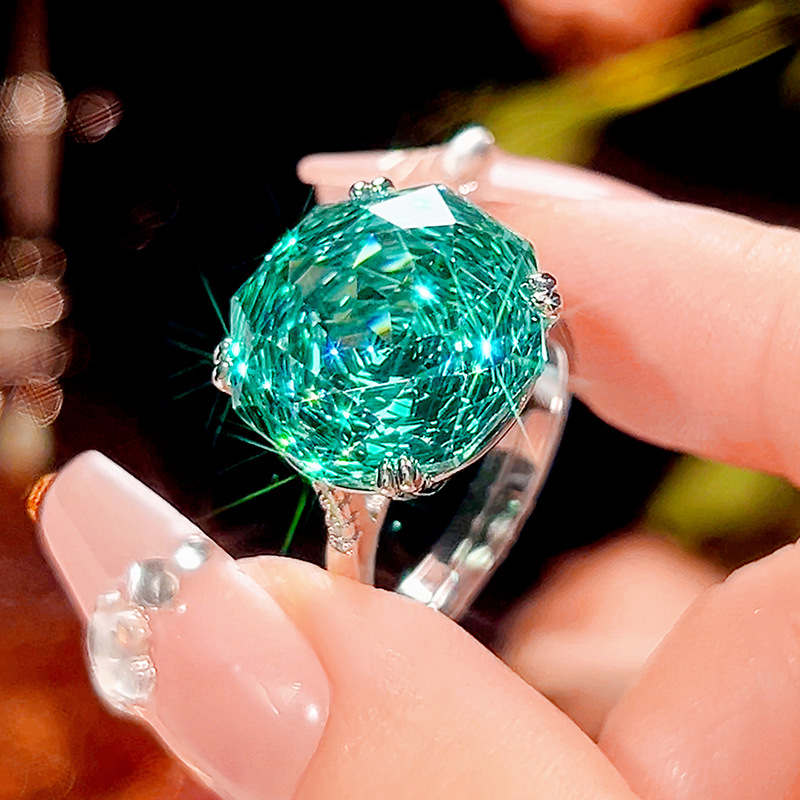 adjustable size Parra green ring