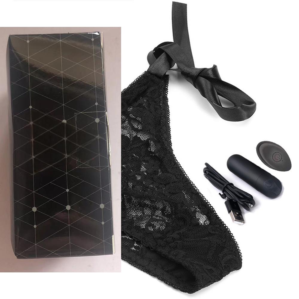 Vibratore nero, mutandine e confezione
