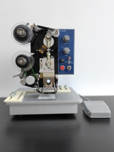 Macchina semi-automatica di codifica del nastro di SHENGLONG HP-241B per la data di scadenza e la stampa di numero di lotto - Product Image 4