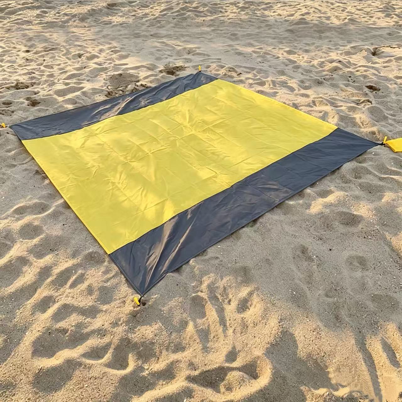 Amarillo y gris
