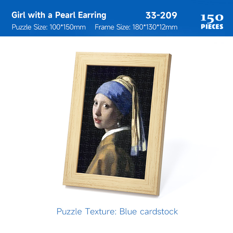 33-209-La jeune fille portant une perle boucle d'oreille