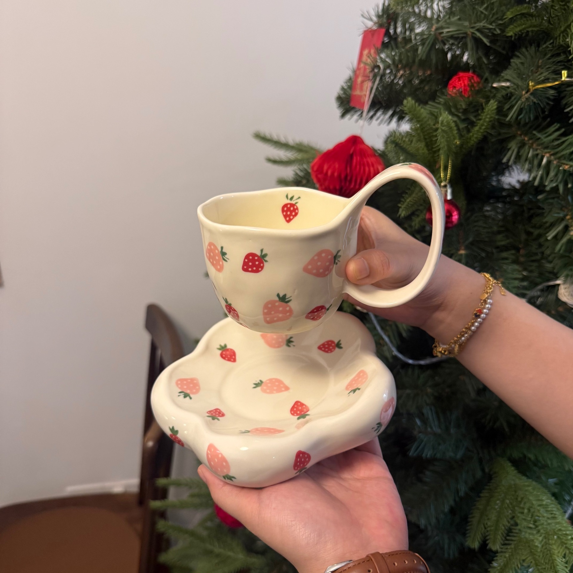 Tazza di fragole carina bianca 300ml + piatto 15.5*4cm
