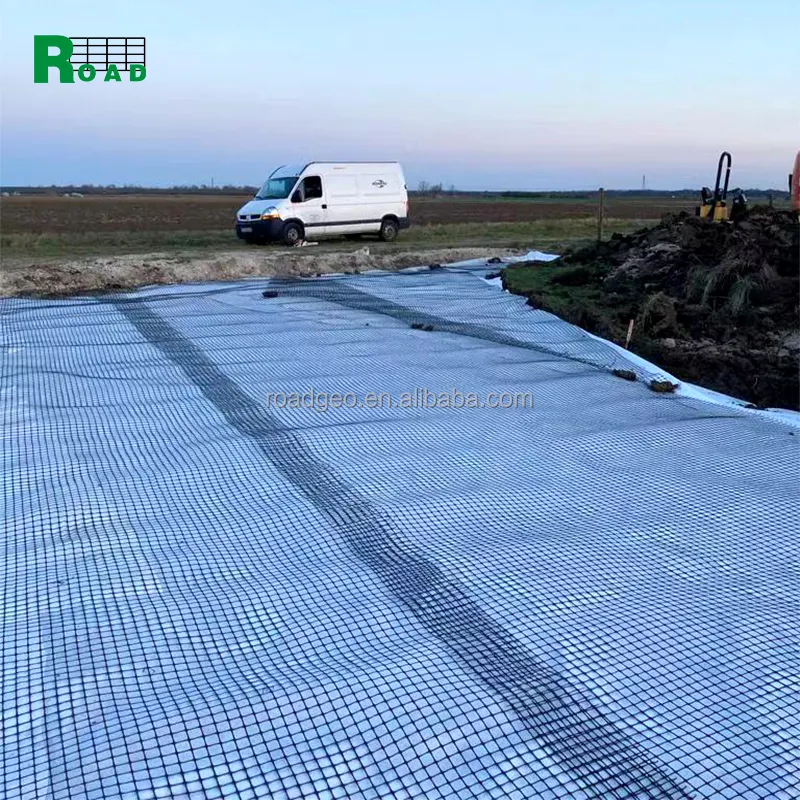 Grade geográfica biaxial plástica dos PP para a entrada de automóveis de grande resistência à tração para o estabilizador 20kn 50kn 100kn do solo da estrada