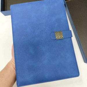 Set regalo personalizzato A5 Notebook di alta qualità con chiusura a bottone blu Navy diario in pelle con scatola regalo e penne