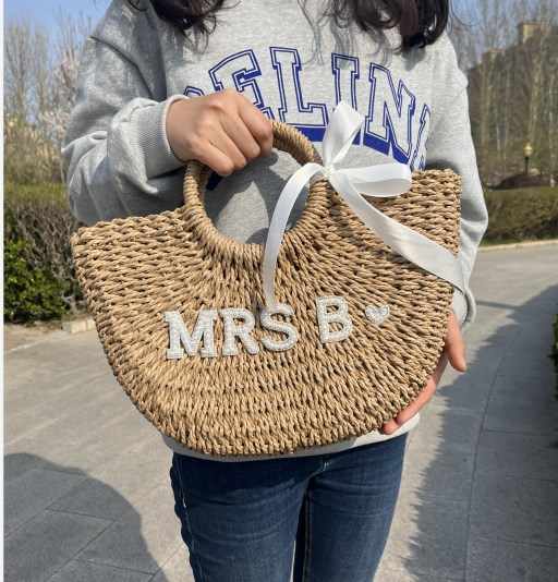 Mariée paille sac de plage strass perle lettres MRS K fait à la main paille tissé sac à main avec broderie personnalisée