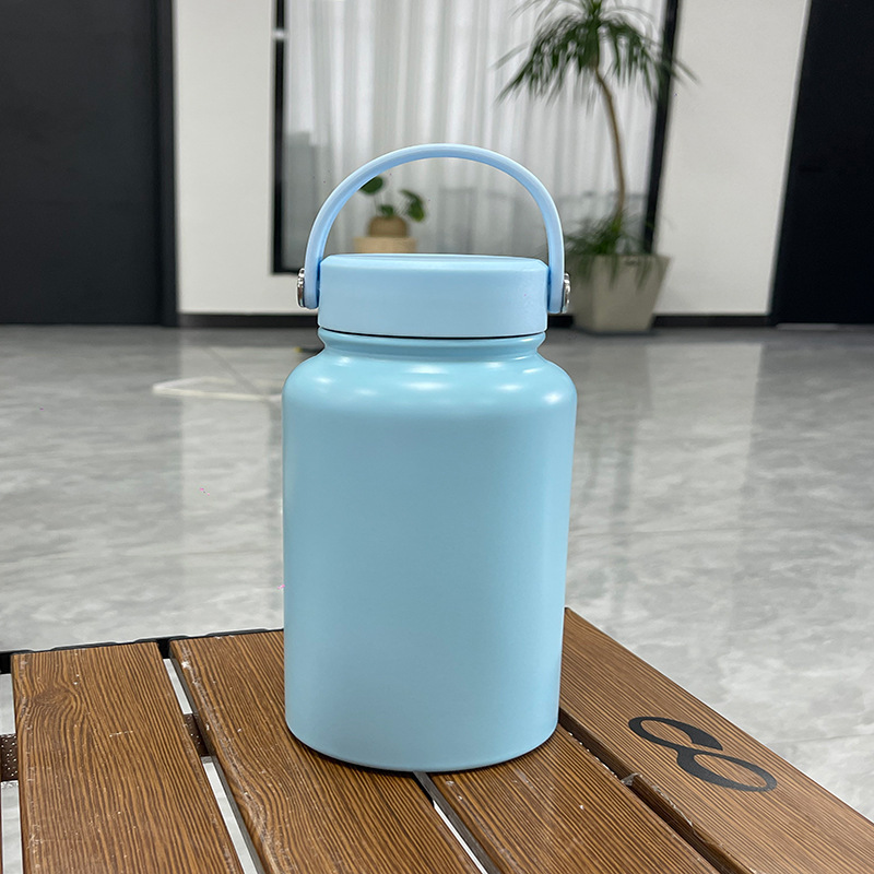 Sky-blue spray paint