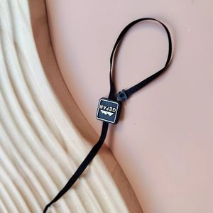 カラフルなループシール付き文字列付きカスタムエコエンボス服スイング名ロゴタグ価格で - Product Image 2