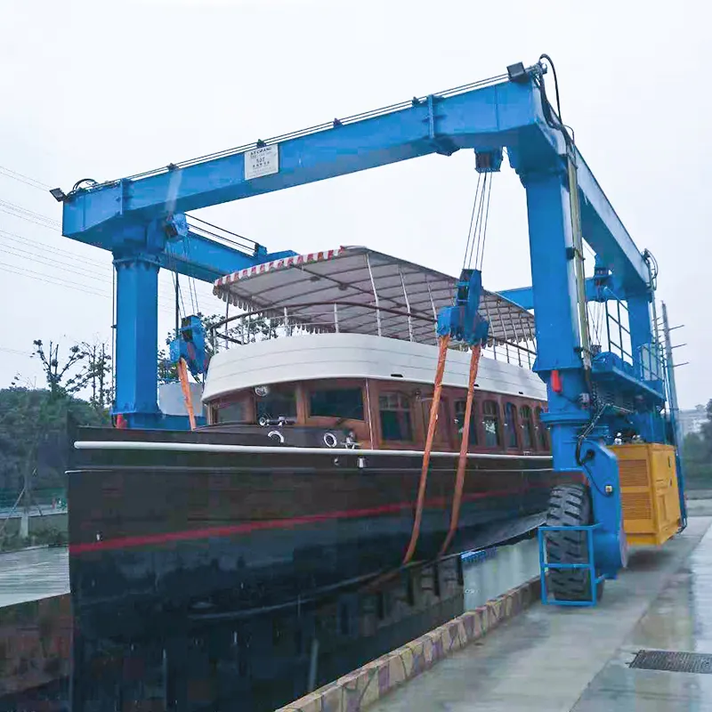 Elevador de barco móvil personalizado de fábrica de 50 toneladas, 40 toneladas, 80 toneladas, elevador de viaje hidráulico para yates a la venta