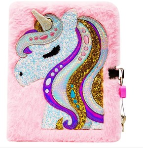 Sparkly A5 Notebook Set para Niñas Felpa Unicornio Bordado Diario de tapa dura con cerraduras y llave Bolígrafo-Regalo para niños - Product Image 5