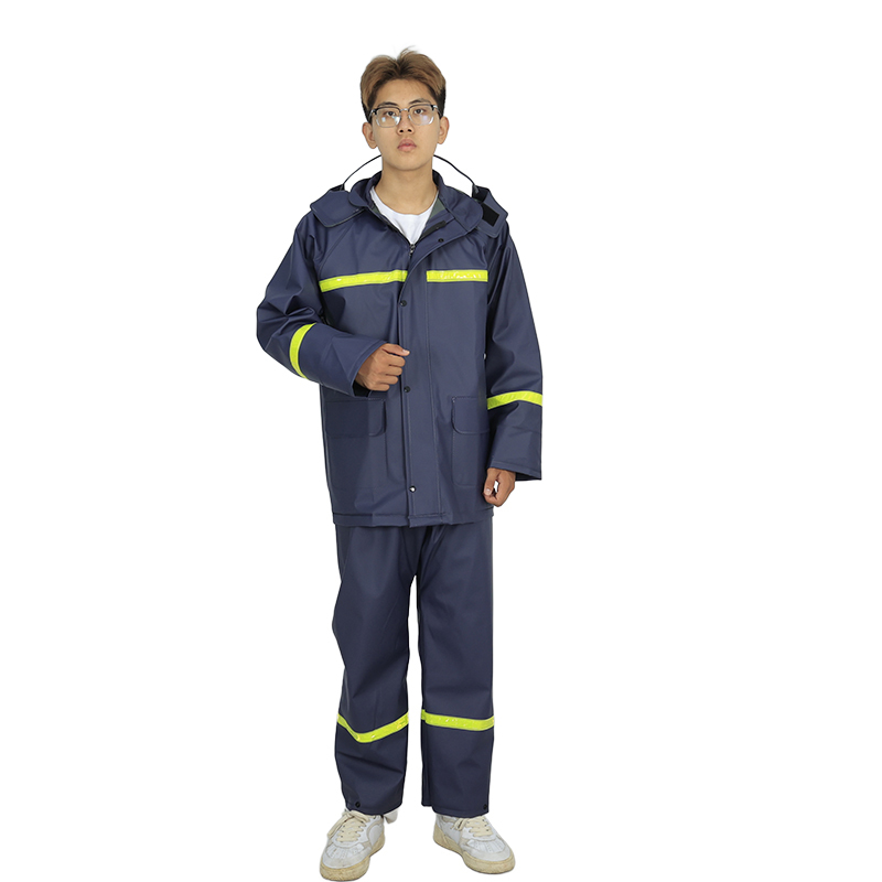 impermeable azul oscuro