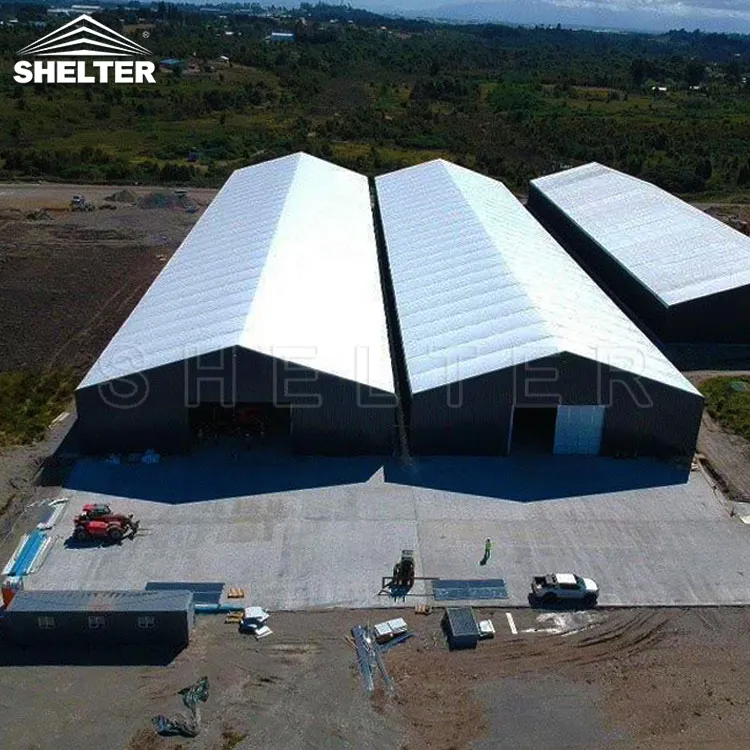 โครงการโครงสร้างที่พักพิงในชิลี 40x80m 25x100m กรอบอลูมิเนียมแผงแซนวิชการจัดเก็บคลังสินค้าอุตสาหกรรมกึ่งถาวร