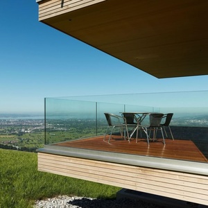 Rahmenloses Glasdeck-Geländer Boden montiertes Aluminium-U-Kanal-Glas geländer mit Kappens chien handlauf - Product Image 4