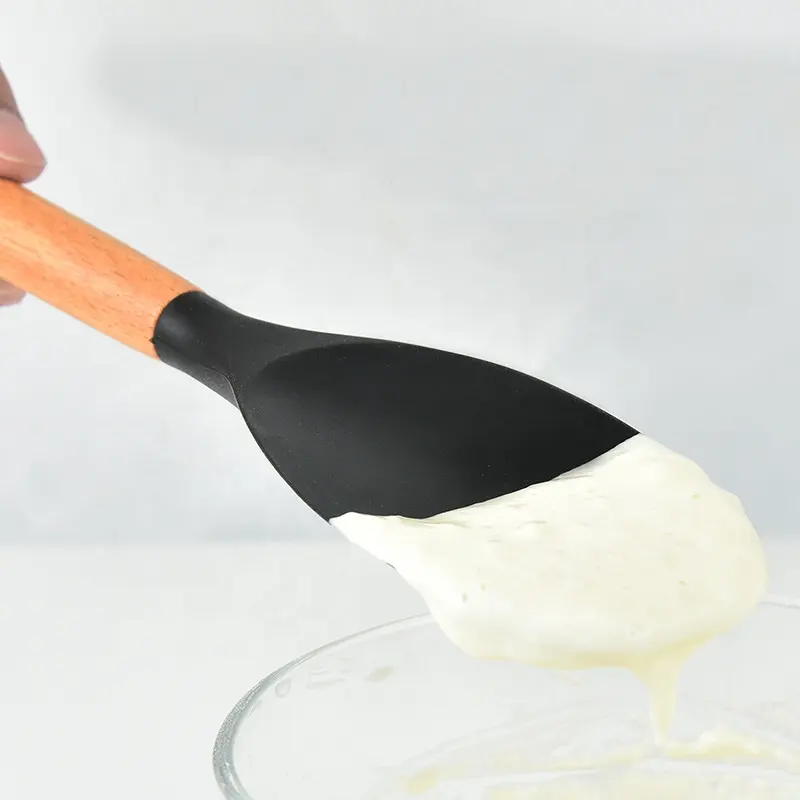 Usine ODM mini grand grattoir en silicone spatule à gâteau mélange de crème glacée couteau à remuer avec manche en bois outils de cuisson