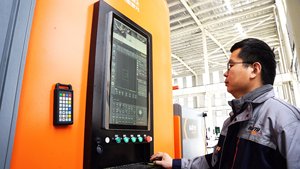 Fiber Laser Cutting Machine 3000w 6000w with Double Table and Protective Cover <strong>Programming</strong> - Product Image 5