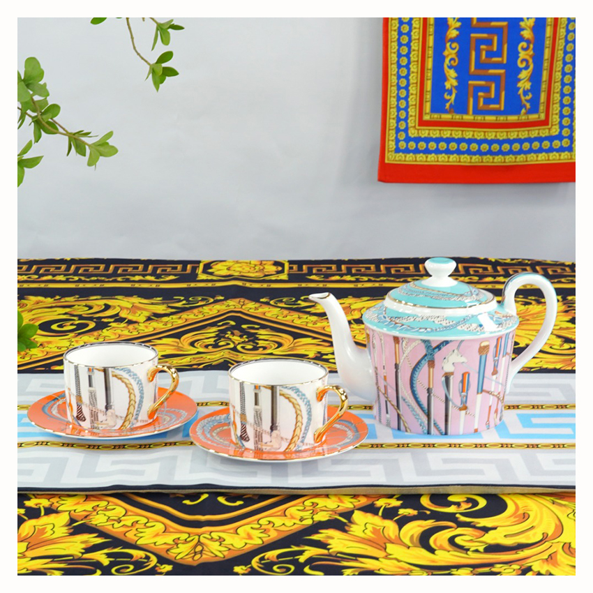 1 tetera con 2 tazas y platillos, multicolor