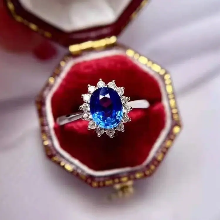 Anniversario di fidanzamento delle donne di lusso Royal Blue Sapphire Wedding Ring Moissanite Jewelry