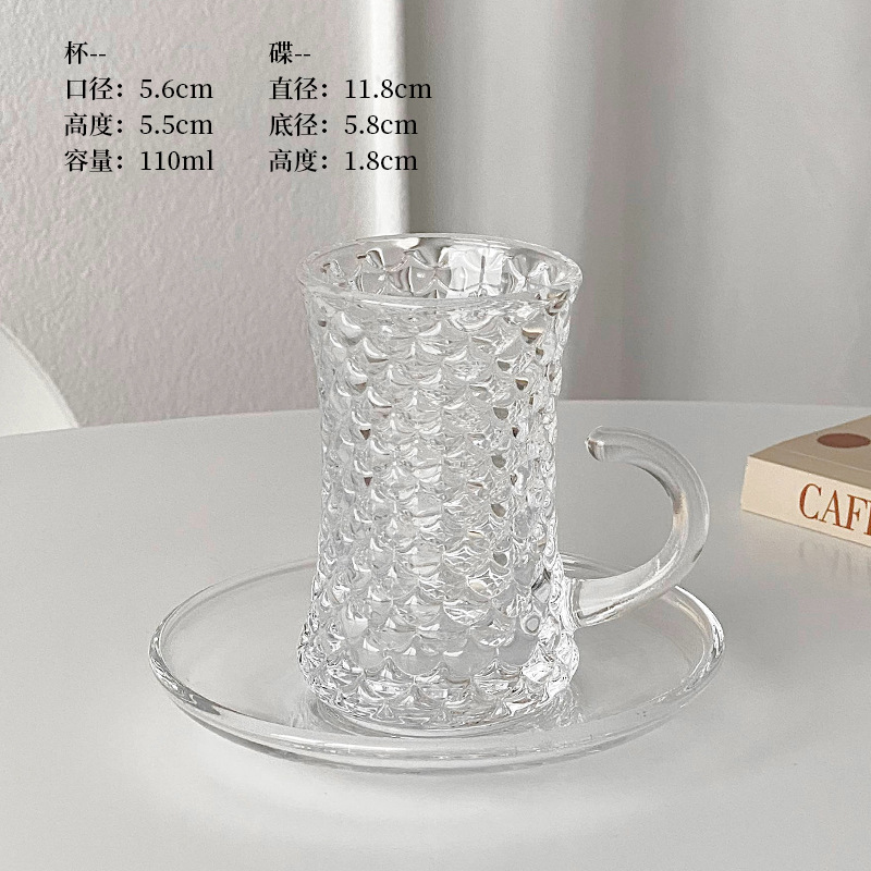 Una tazza e un piatto con motivo a pesci - 110 ml