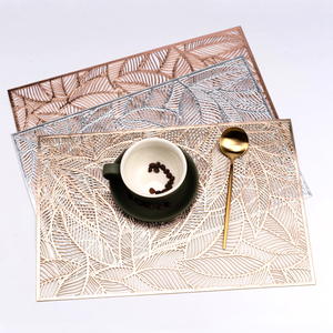 STARUNK luxo estilo pressionado flor em forma Natal placemats PVC isolamento térmico ouro mesa placemat