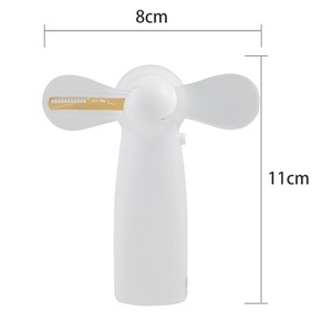 Nuevo producto Mini portátil Handy Led mensaje personalizado ventilador de batería, programable Led Display ventilador eléctrico de mano