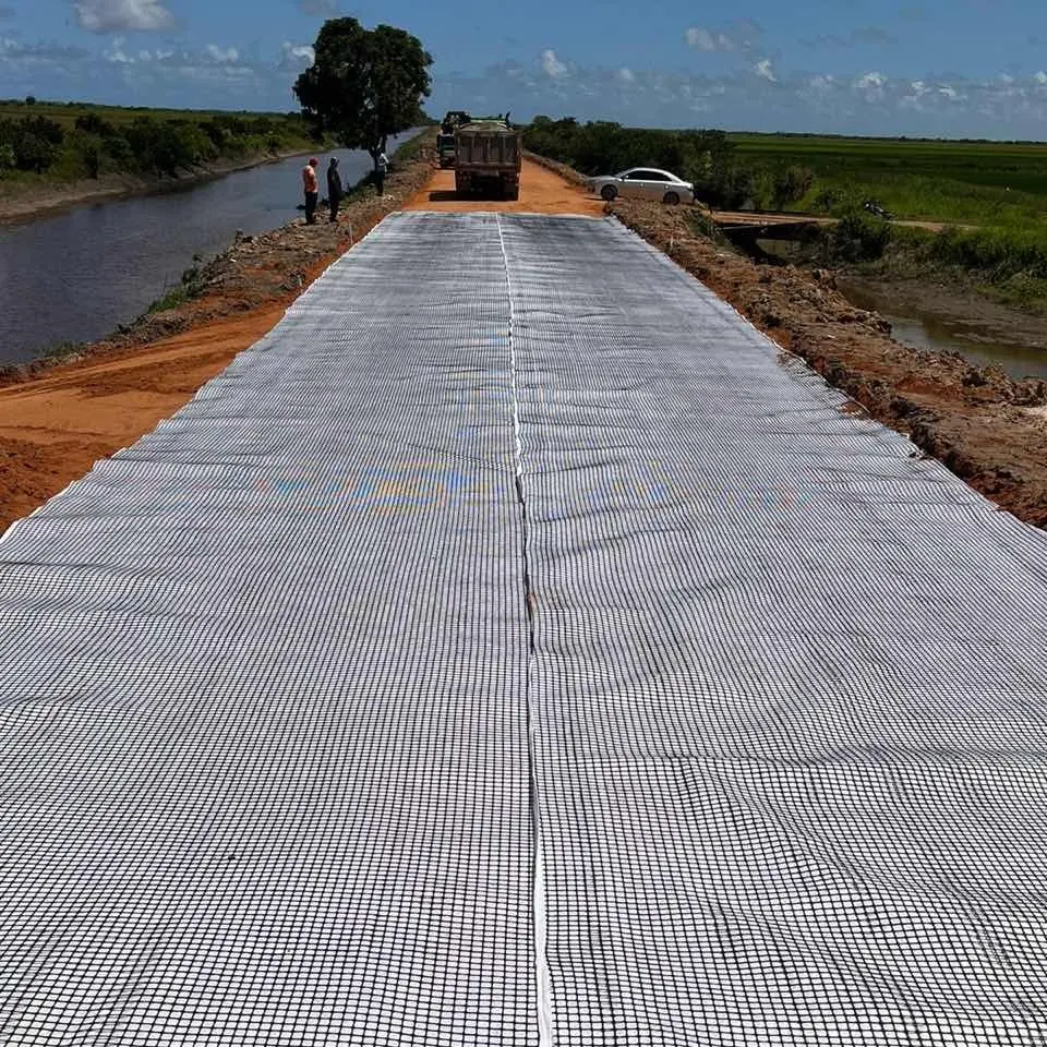 Glasvezel Geogrid Composiet Niet-Geweven Bitumen Gecoat Voor Asfalt Bovenlaag Versterking