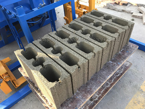 Máquina de fabricación de bloques de QT4-26, máquina de bloques de cemento para casas modulares de hormigón prefabricado - Product Image 4