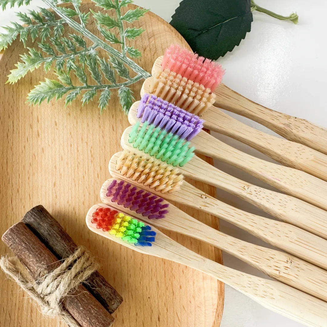 Échantillon gratuit personnalisé vente en gros biodégradable écologique noir doux bambou brosse à dents charbon de bois Bambo Bambu bambou dents