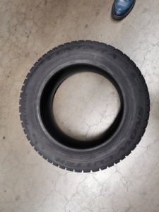 新しい冬ラジアルカータイヤ205/50R16 205/55R16 205/60R16スタッズ付き乗用車タイヤ205サイズ