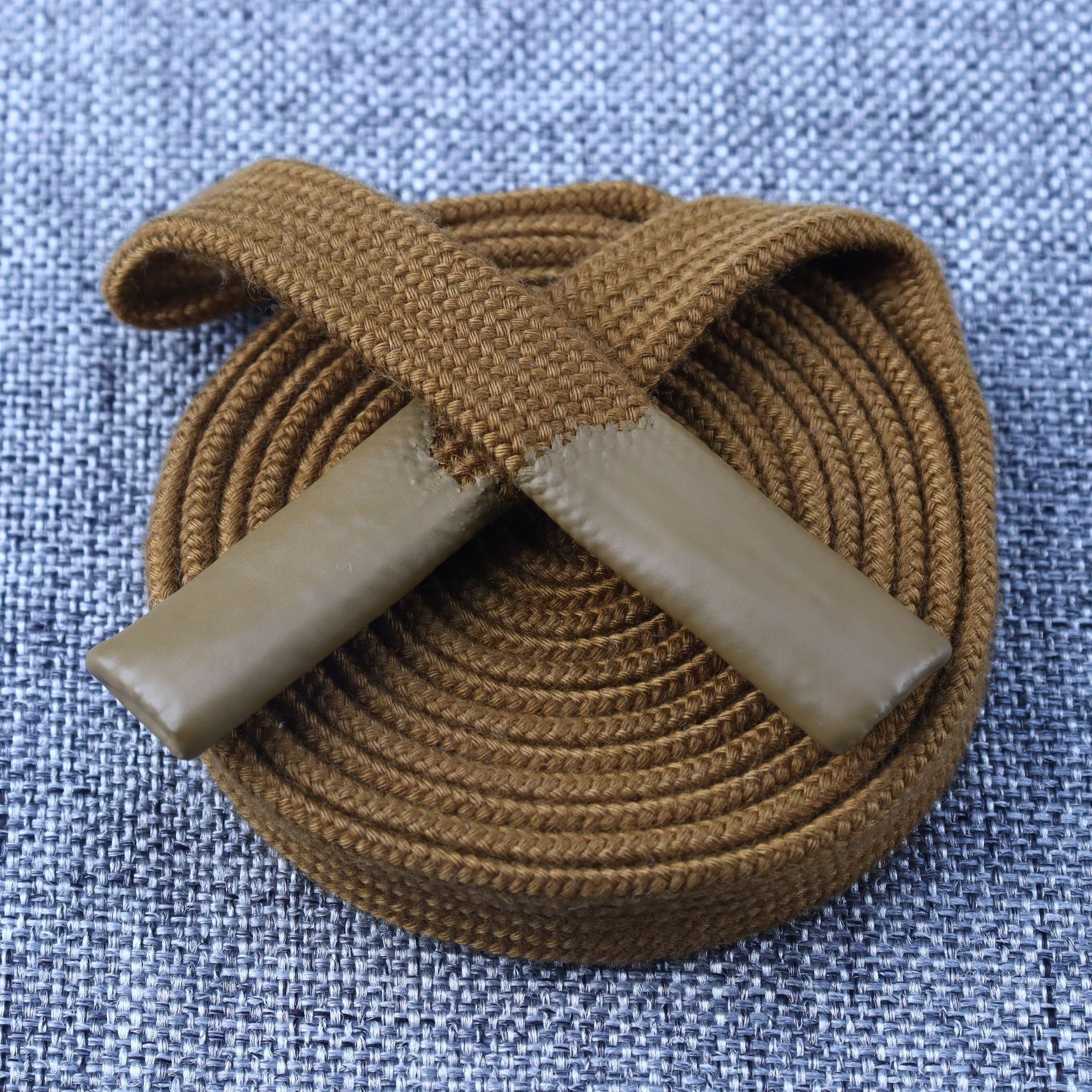 Vert militaire jaune