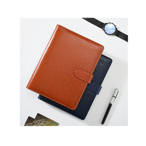 Bloc de notas B5 con logotipo personalizado, Bloc de notas de tapa dura de 100 páginas en cuero PU con broche magnético y encuadernación de hojas sueltas con lazo para bolígrafo - Product Image 1