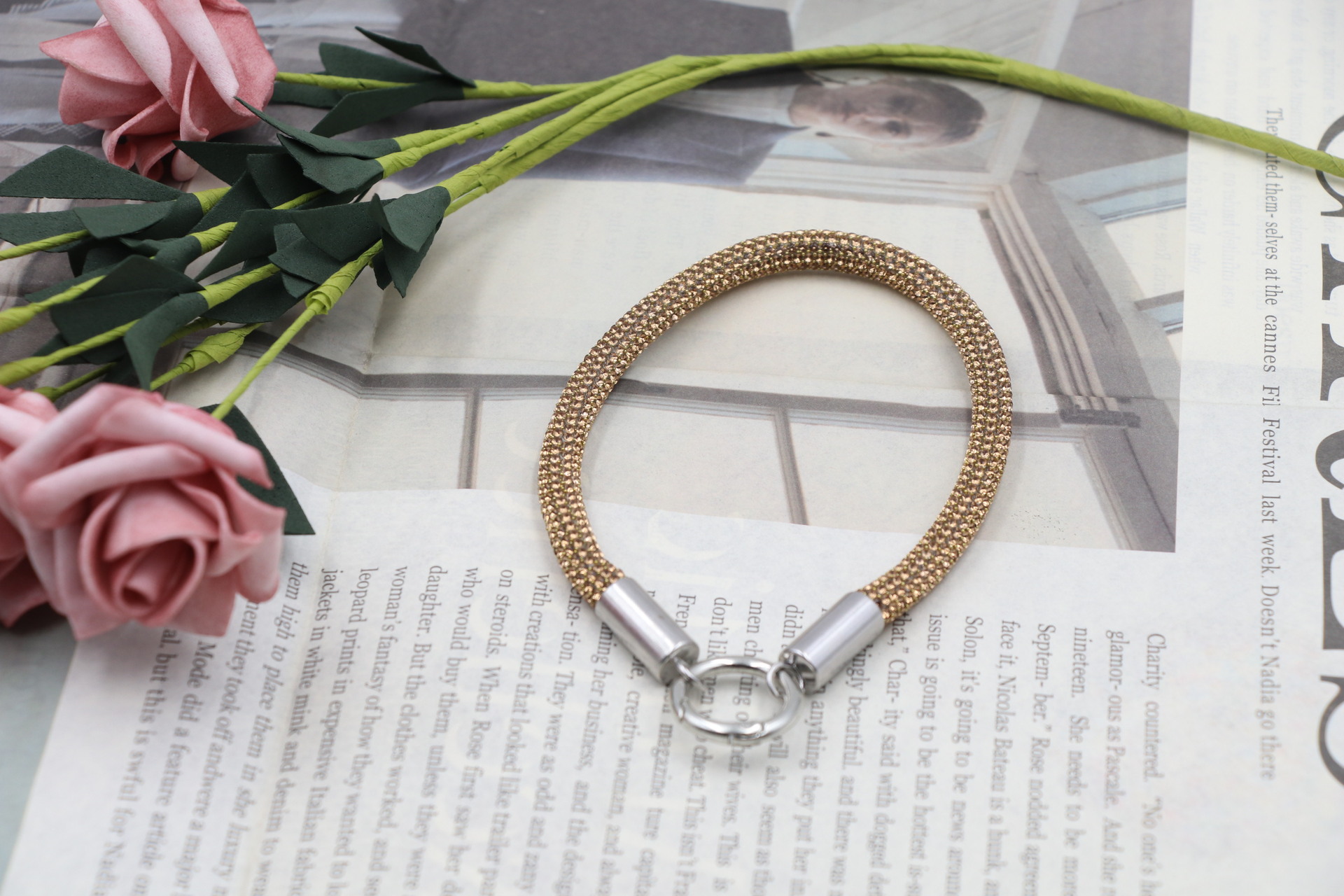 Porte-clés bracelet doré avec strass