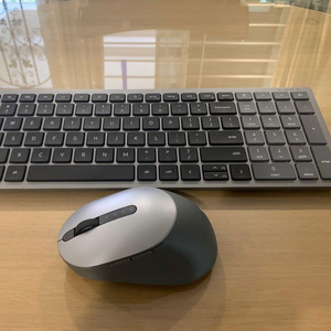 マルチデバイスワイヤレスキーボードとマウスコンボKM7120W - Product Image 1