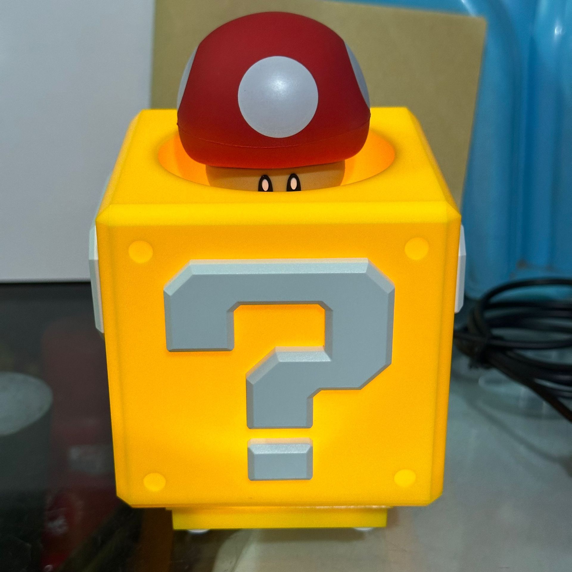 Nouveau point d'interrogation champignon lumière rouge