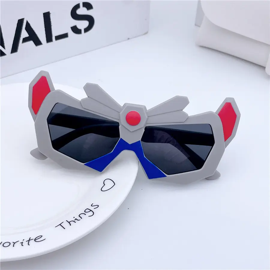 Lunettes de soleil en caoutchouc pour enfants uv400 lunettes pour enfants à la mode mignon garçon et fille dessin animé Armor Warrior lunettes de soleil 2023