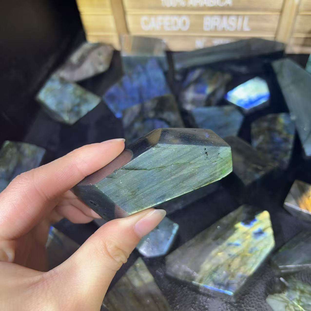 แผ่นลาบราดอไรต์