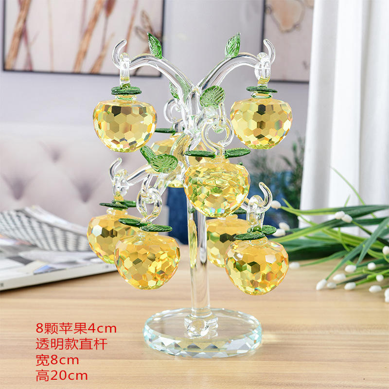 8 pommiers suspendus, entièrement jaunes.