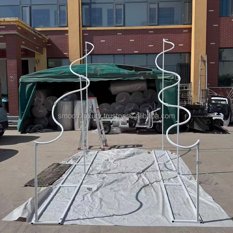 Metal arch