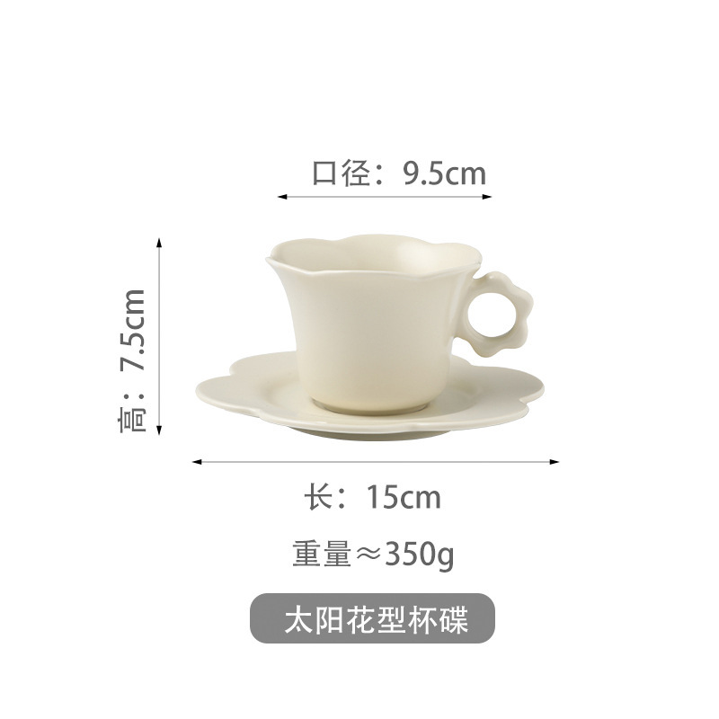 Tasse et soucoupe à motif floral en glaçure blanc lait mat