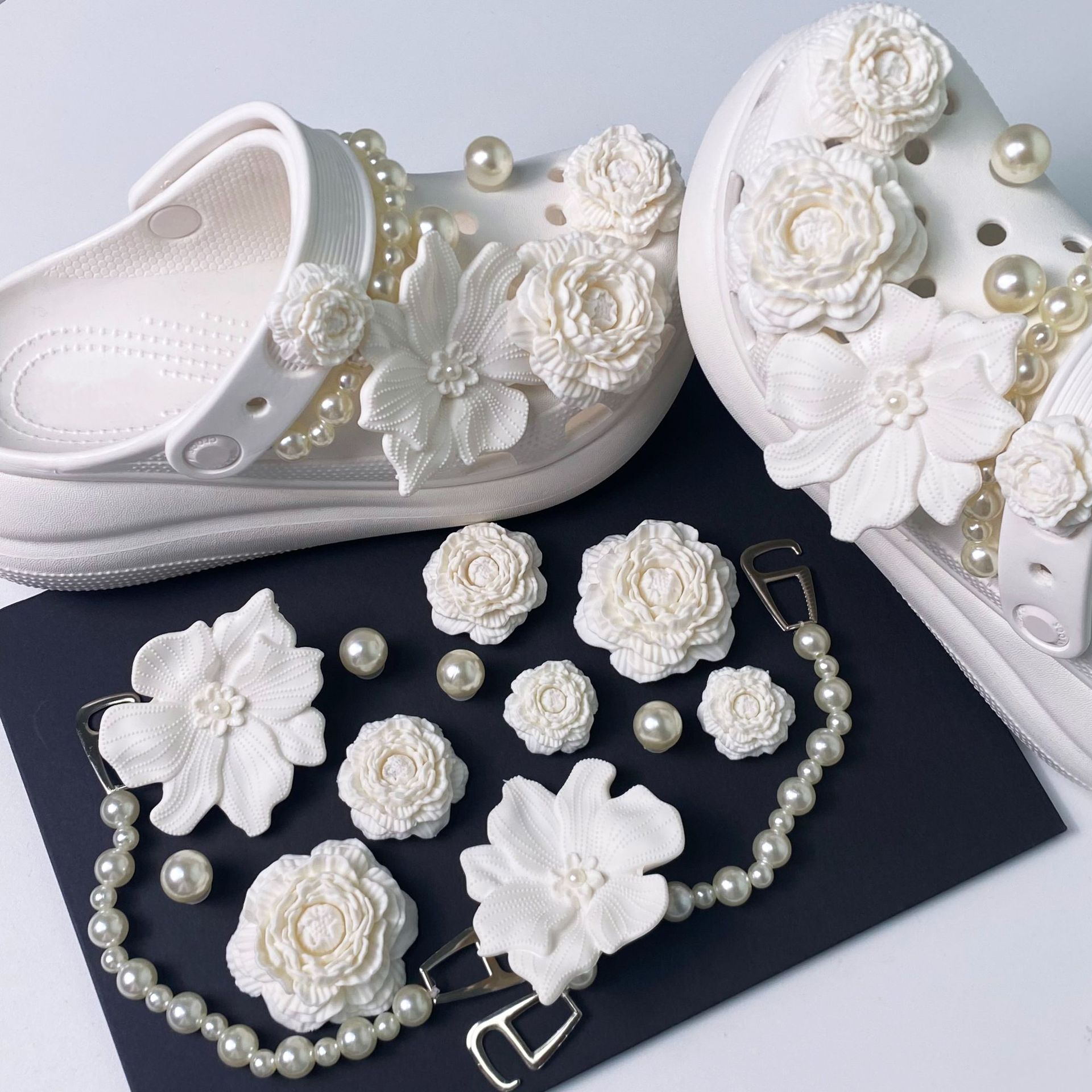 Bouquet - Chaîne de perles blanches - 14 boucles sans chaussures