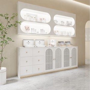 Vetrina per salone nordico bianco,