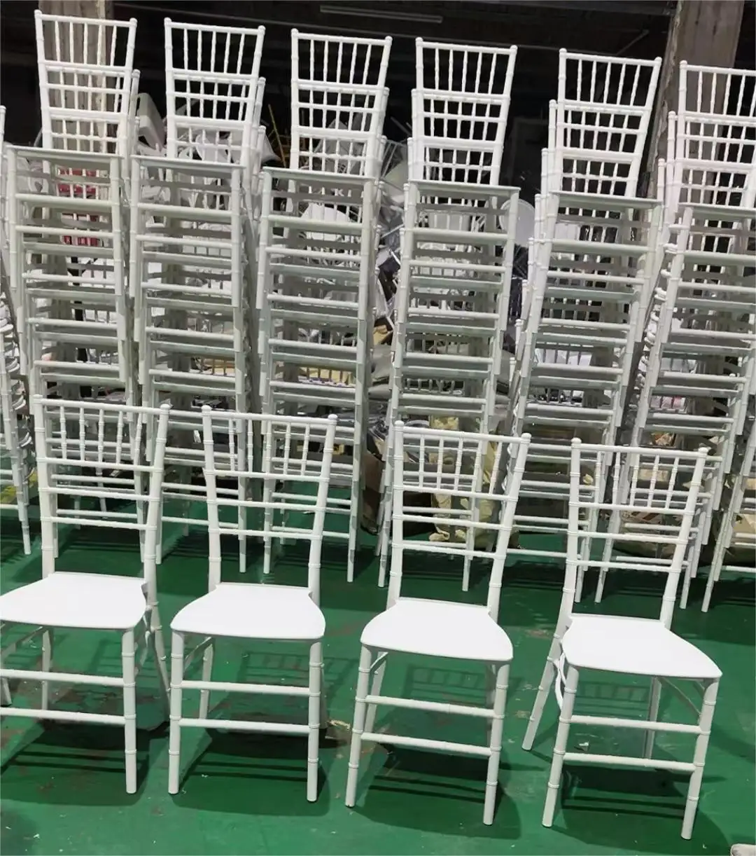 Silla Chiavari de plástico PP blanco para fiesta de boda al aire libre a la venta