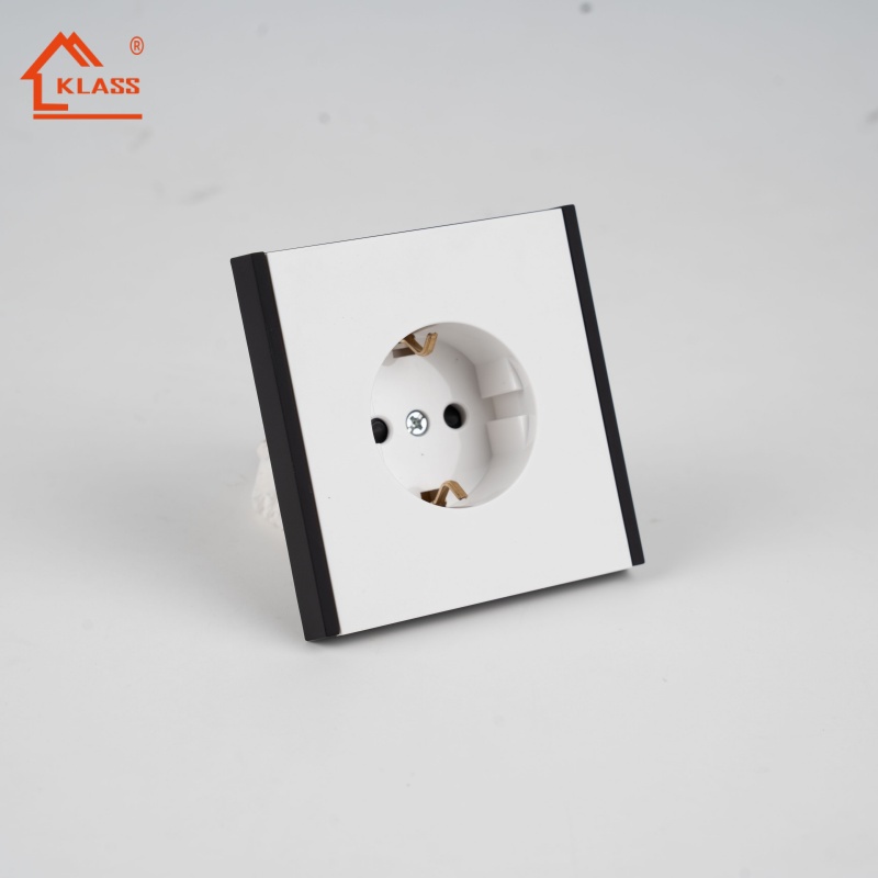 White One German socket with groundground