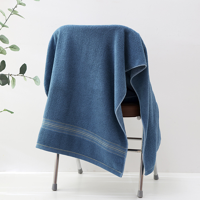 Satin de soie doré bleu