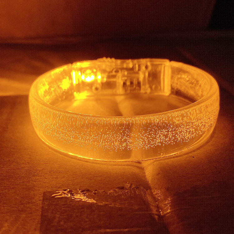 Un bracelet orange