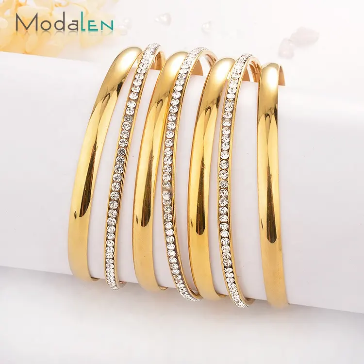 Bracciale rigido Modalen in acciaio chirurgico con strass multipli in oro 18 carati