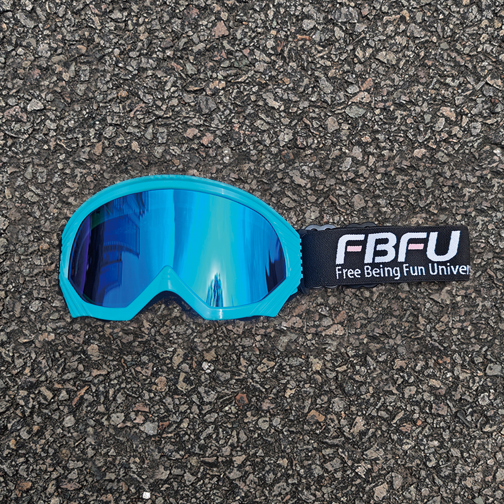 Gafas azules con montura azul.