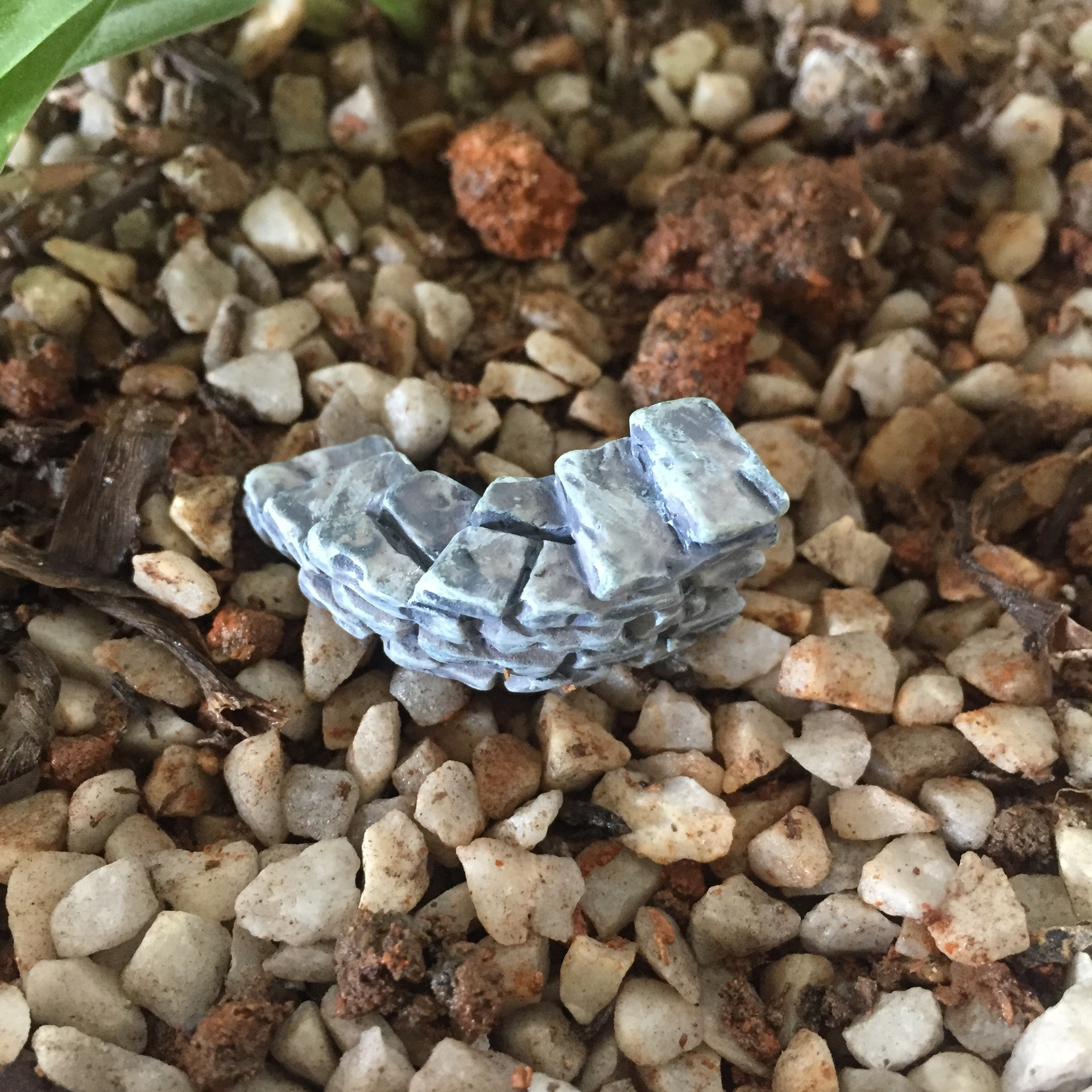 ขั้นบันไดหินโค้งสีเทา